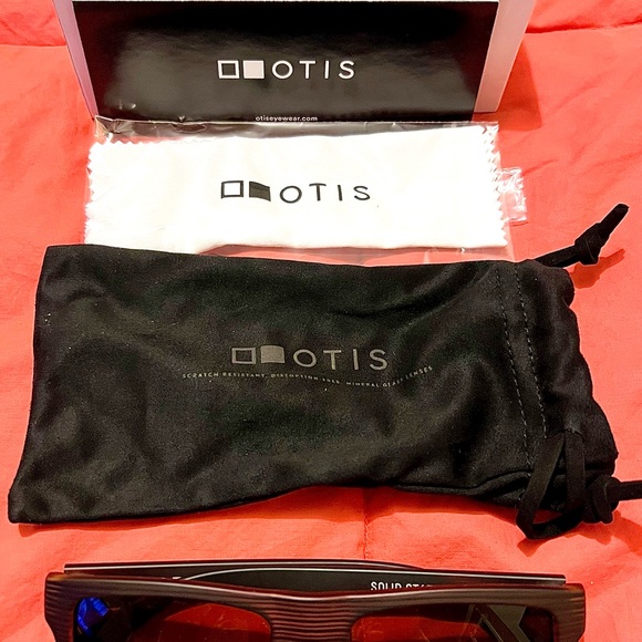 OTIS Sunglasses: Thick, Brown Tortoise, Lightweight Frame w/ Polarized Lens - Picture 2 of 7